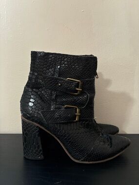 Freebird by Steven Black Snake-Print Buckle Heeled Ankle Boots size 10